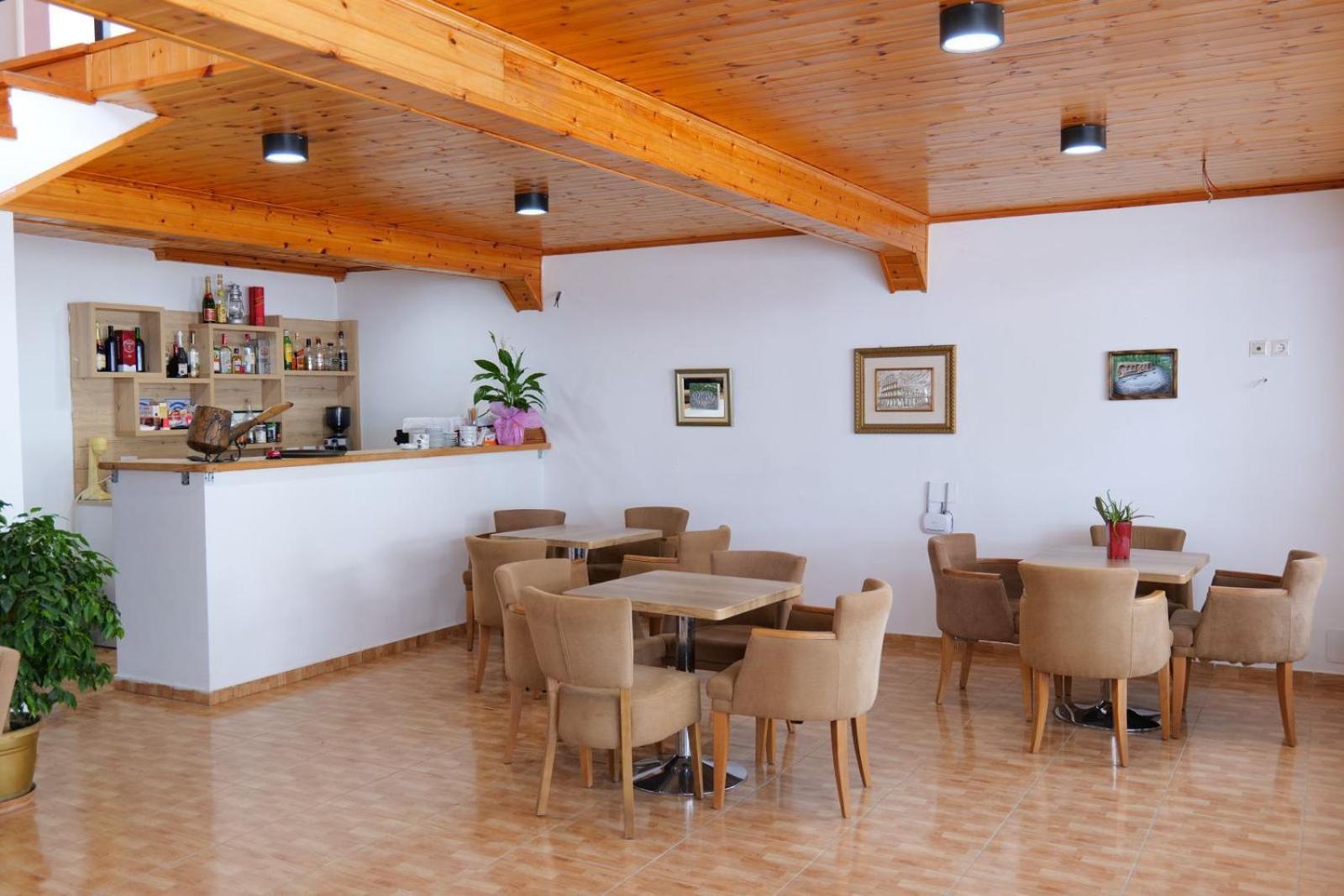 Hotel Eden Саранде Екстериор снимка