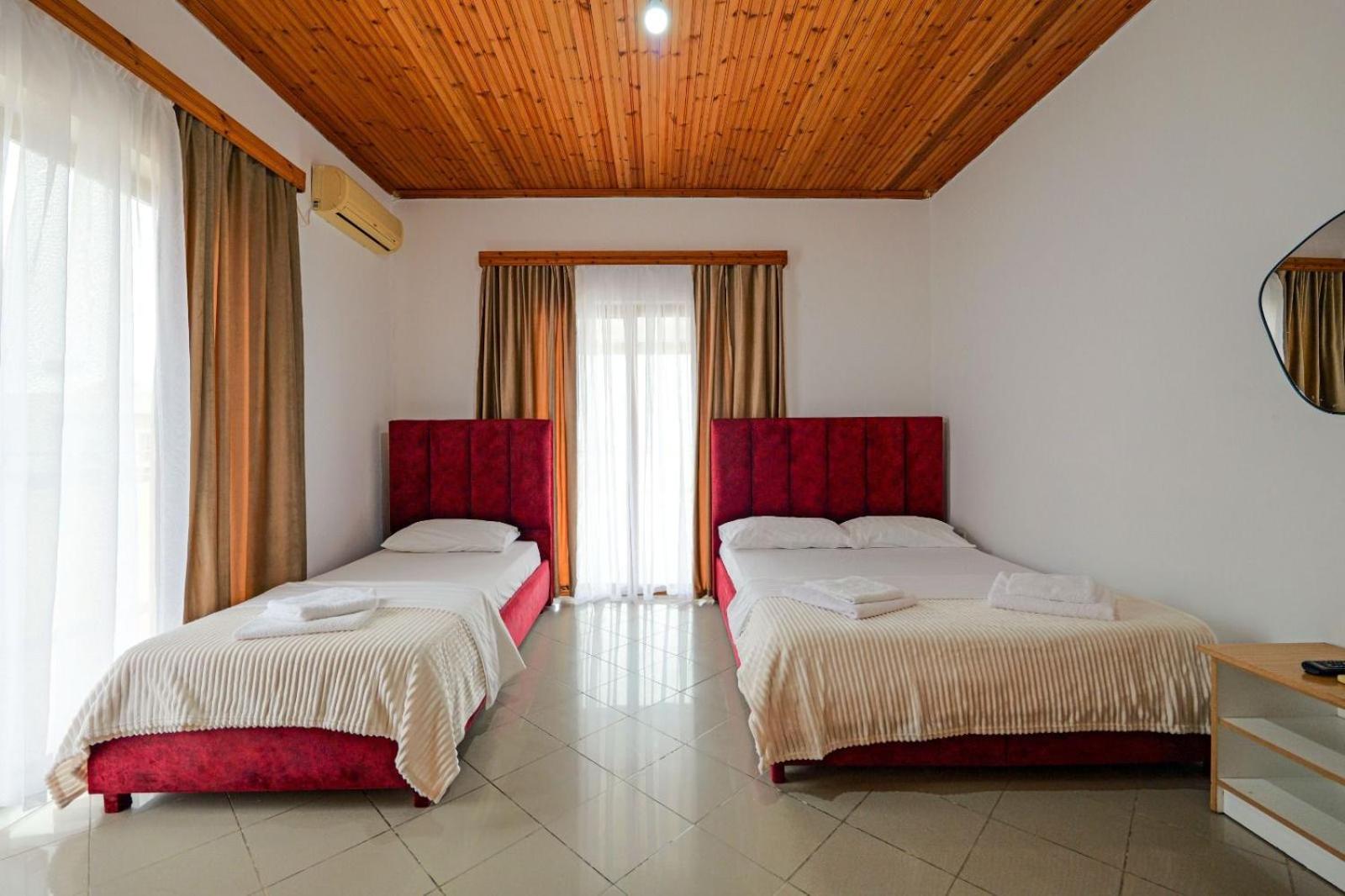 Hotel Eden Саранде Екстериор снимка