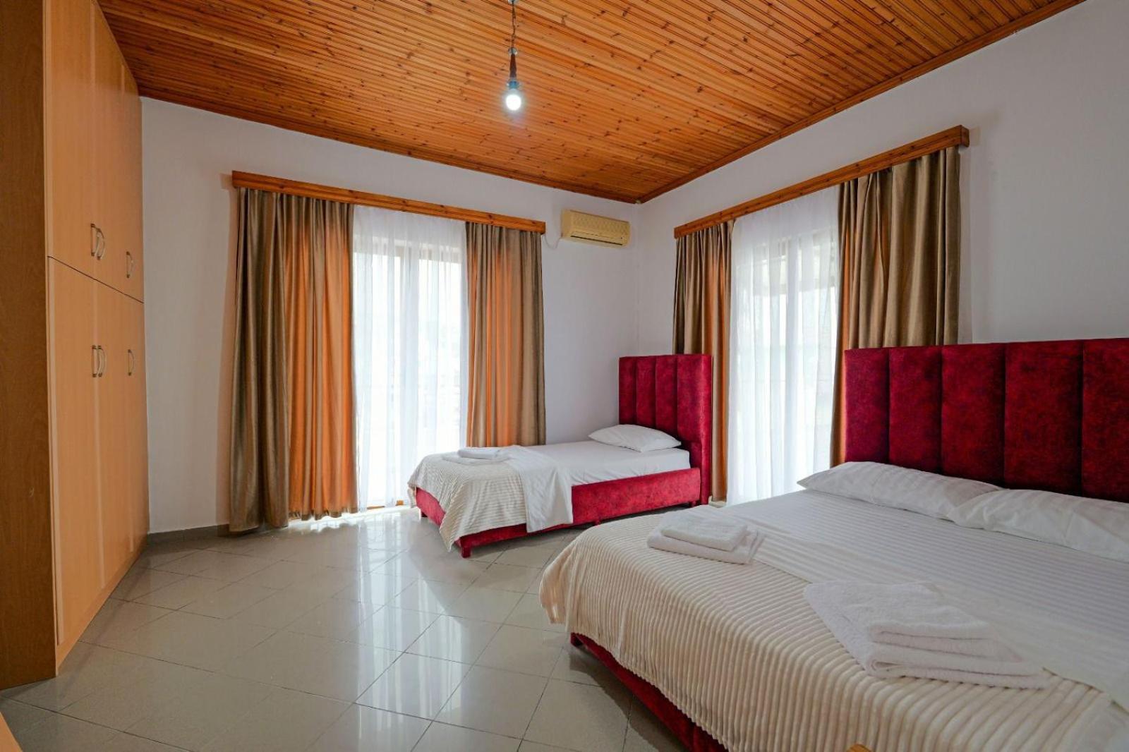 Hotel Eden Саранде Екстериор снимка